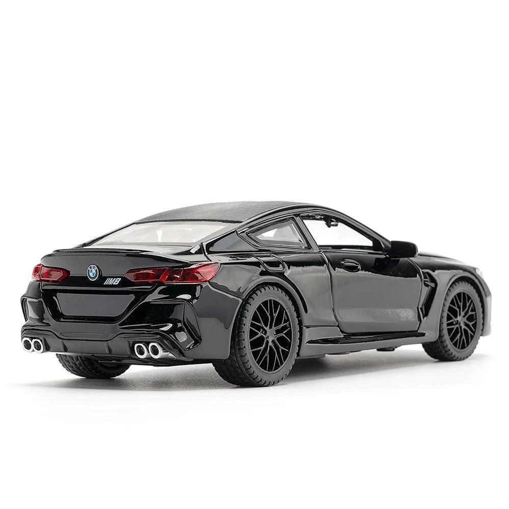 BMW M8 - Escala 1:32
