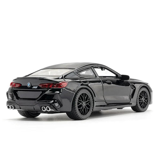 BMW M8 - Escala 1:32